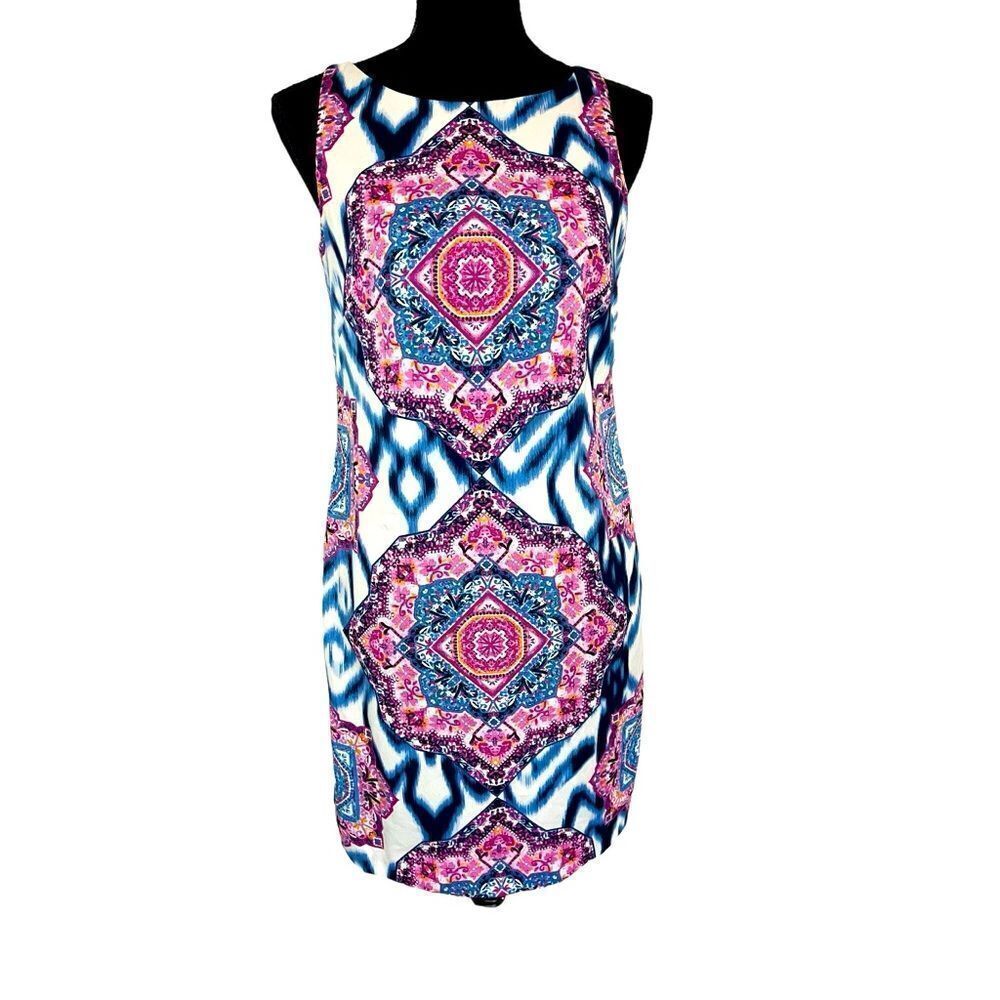 VINCE CAMUTO WHITE BLUE MEDALLION SHIFT DRESS SLEEVELESS KNEE LENGTH WOMENS 4
